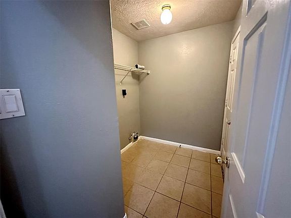 3rd image of 4542 Reams Ln