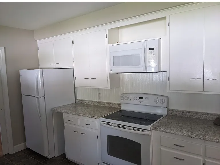 162 S 16th Pl — Photo 3