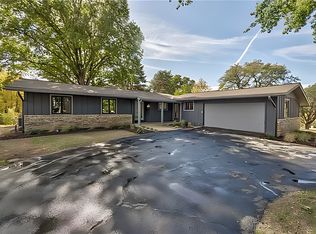 8717 W 104th St, Overland Park, KS 66212