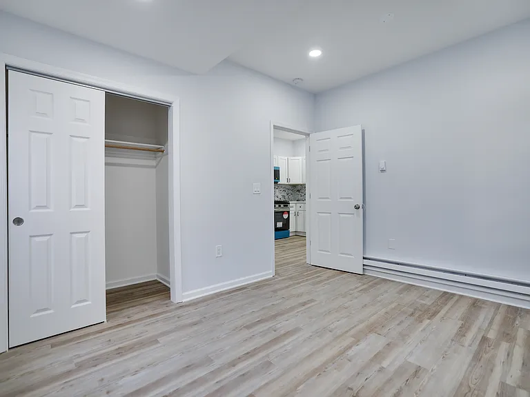 523 Sarah St #B — Photo 8