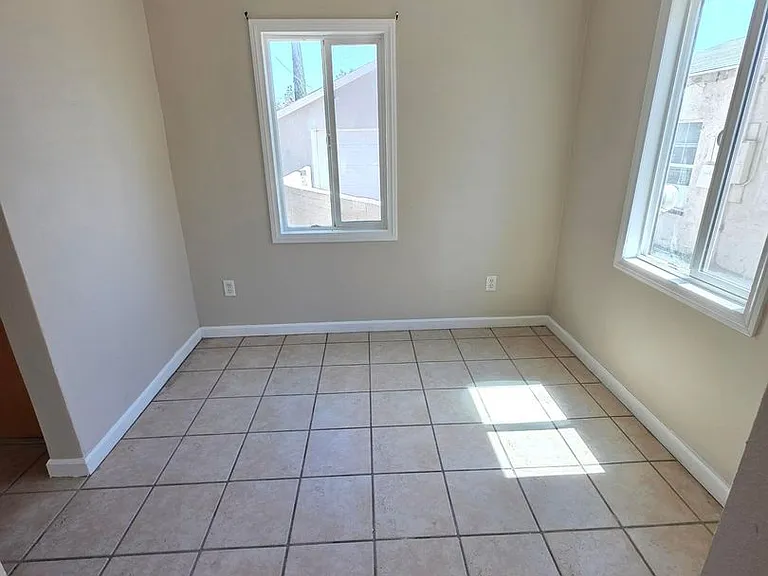 2641 N Arrowhead Ave — Photo 13