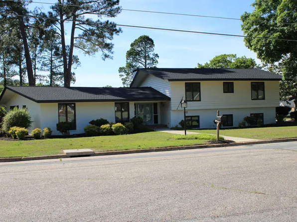 1607 Lakeshore Dr, Dunn, NC 28334