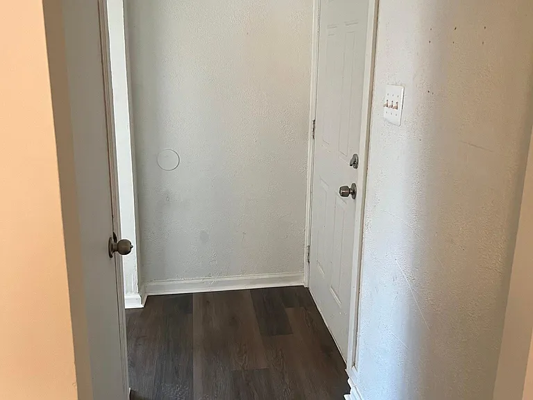 615 E 5th St — Photo 3
