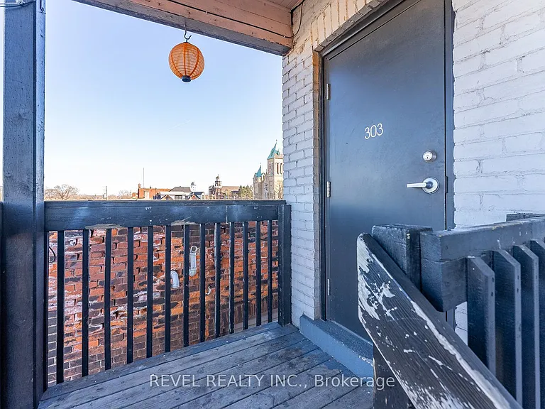 657 Barton St E #302 — Photo 35