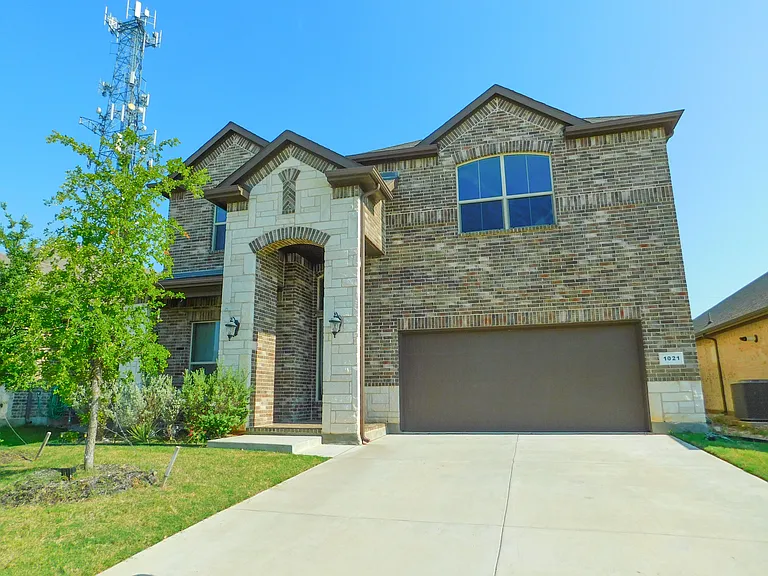 1021 Pitch Pine St — Photo 2