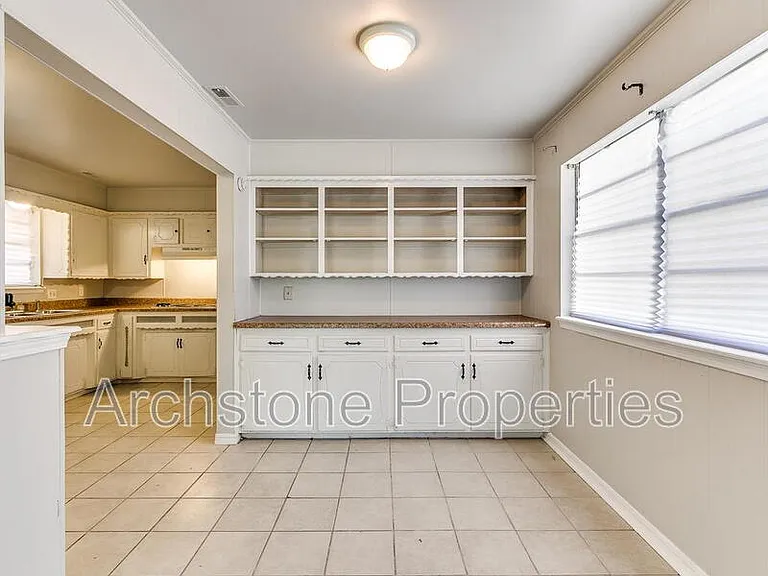 1424 Tanglewood Dr — Photo 7