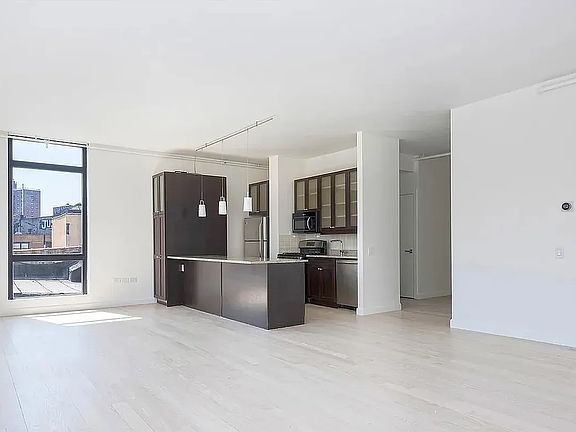 2nd image of 7 Essex St APT 5A