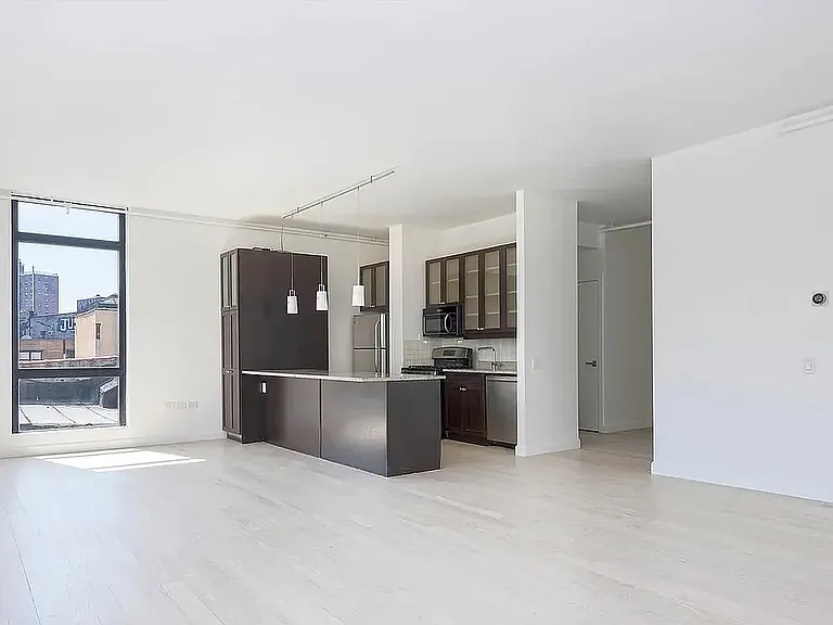 7 Essex St #5A — Photo 2