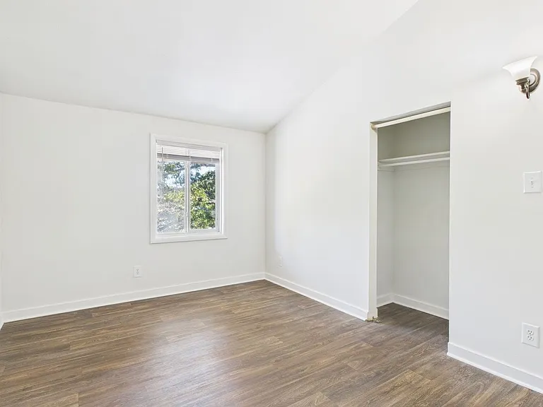 Forest Square Apartments — Photo 48