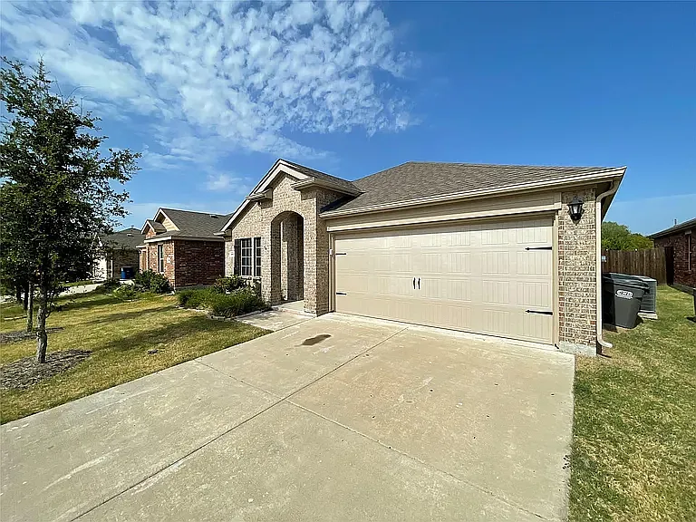 1007 Riverstone Trl — Photo 4