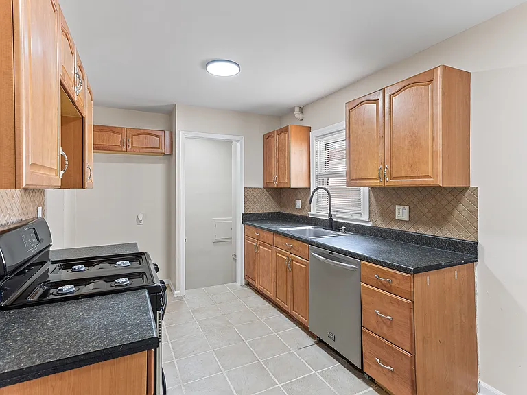 1653 London Ave — Photo 9