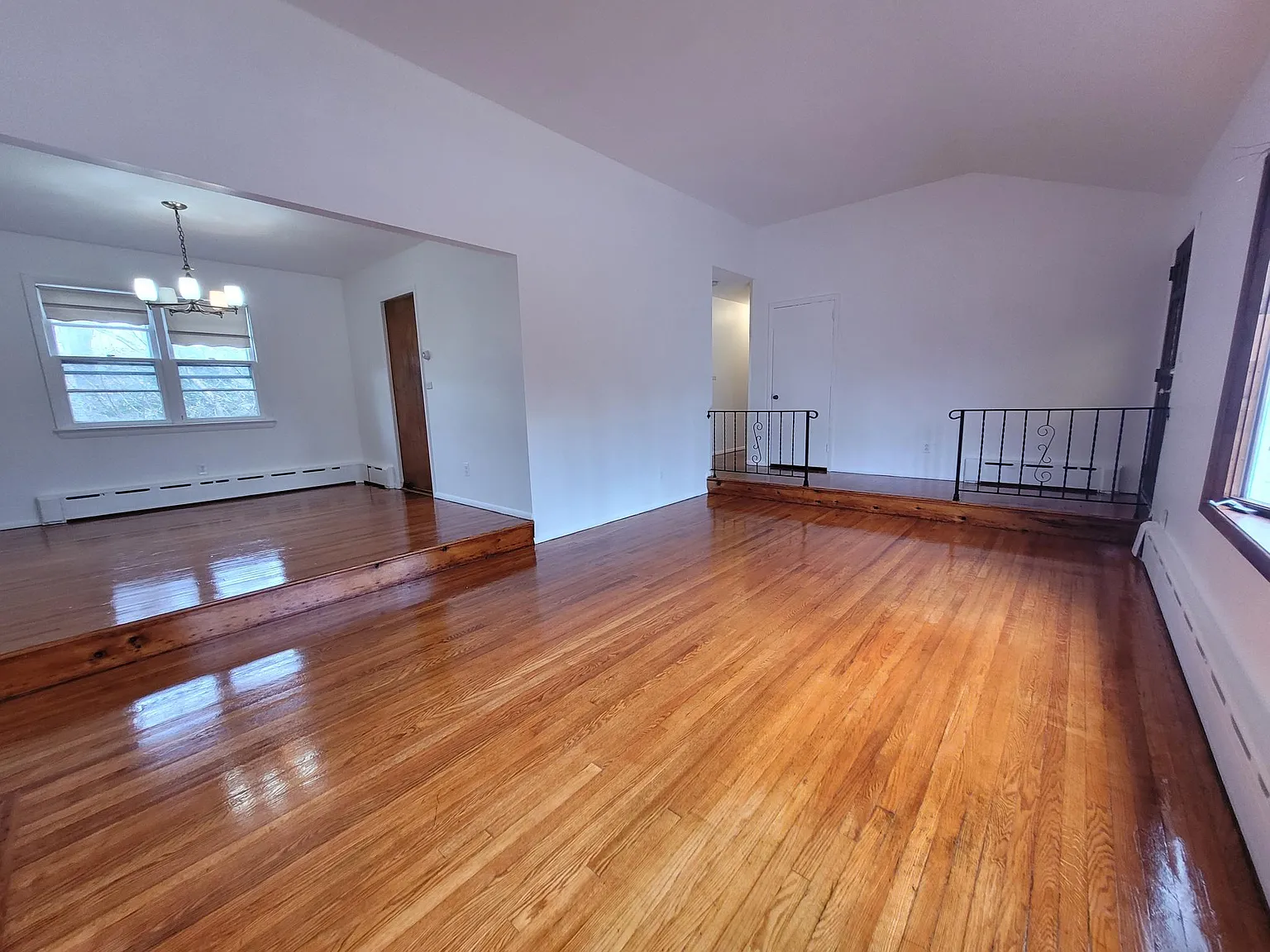 3 bed, 2500 sqft, $4,350 — Photo 2