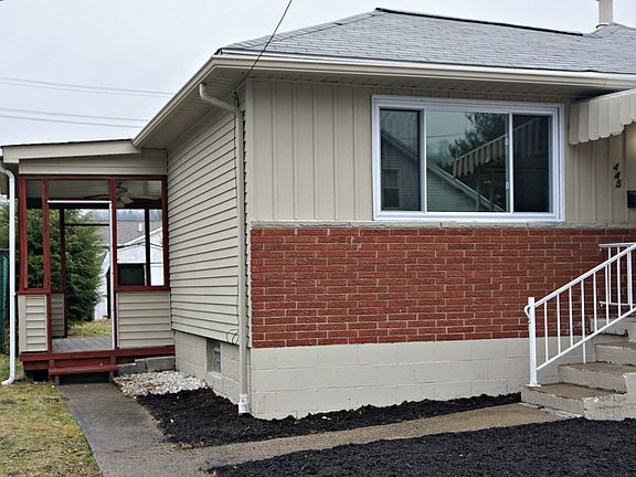 Side porch entrance to mudrm