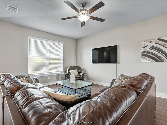 5th image of 2401 Chinook Way
