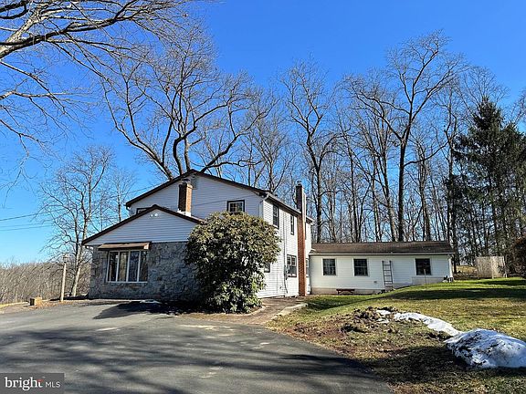 3rd image of 1092 Palm Hill Rd