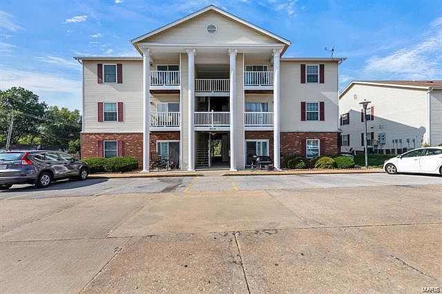 1st image of 3115 Edwards Pl APT 102