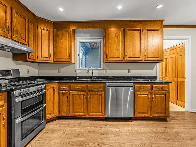 33 Serafin Ct — Photo 6
