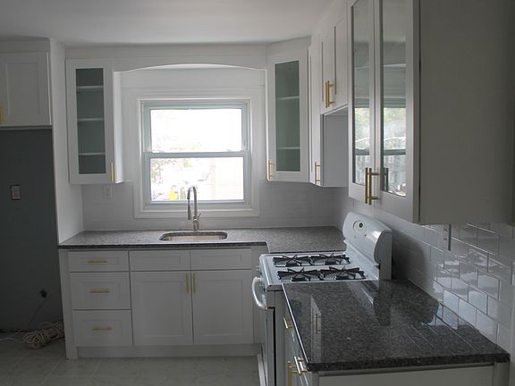 5th image of 164 Tonnelle Ave #2