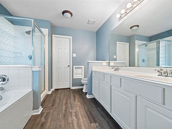 5th image of 3207 Waterglen Ct