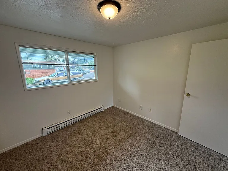 926 SE Uglow Ave #3 — Photo 11