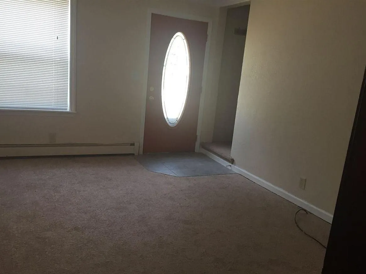 32649 Donnelly St — Photo 2