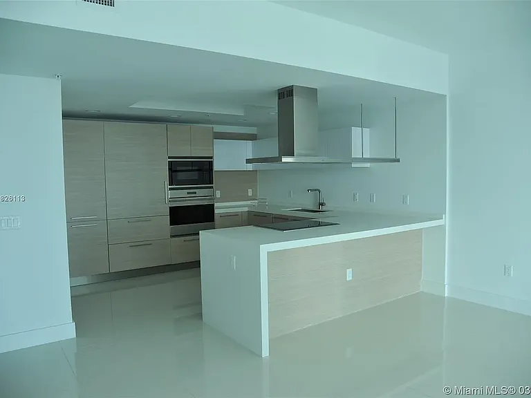17301 Biscayne Blvd #705 — Photo 2