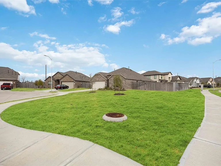 4907 Gentle Creek Ct — Photo 2