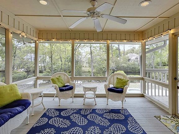 Screened porch 