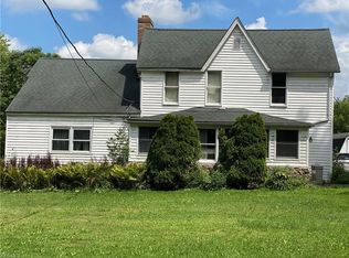 13391 Forest Rd, Burton, OH 44021