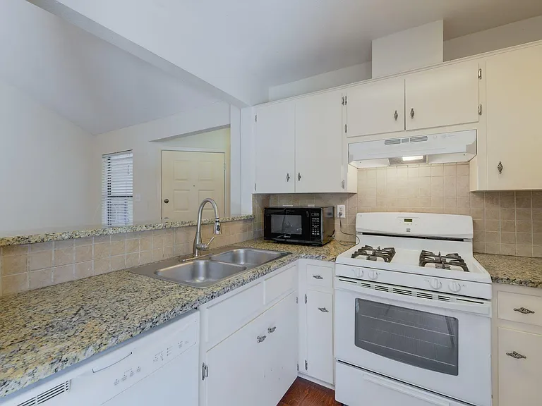 1802 Rawhide Dr #B — Photo 4