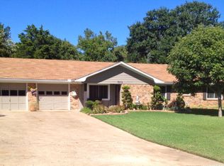 703 Crestline Dr, Palestine, TX 75801
