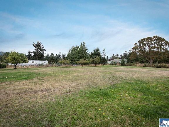 5th image of 153 Lorraine Dr