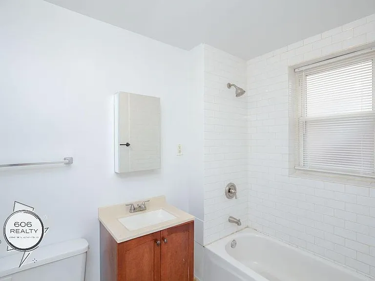 Marquette Park Apartment! — Photo 8