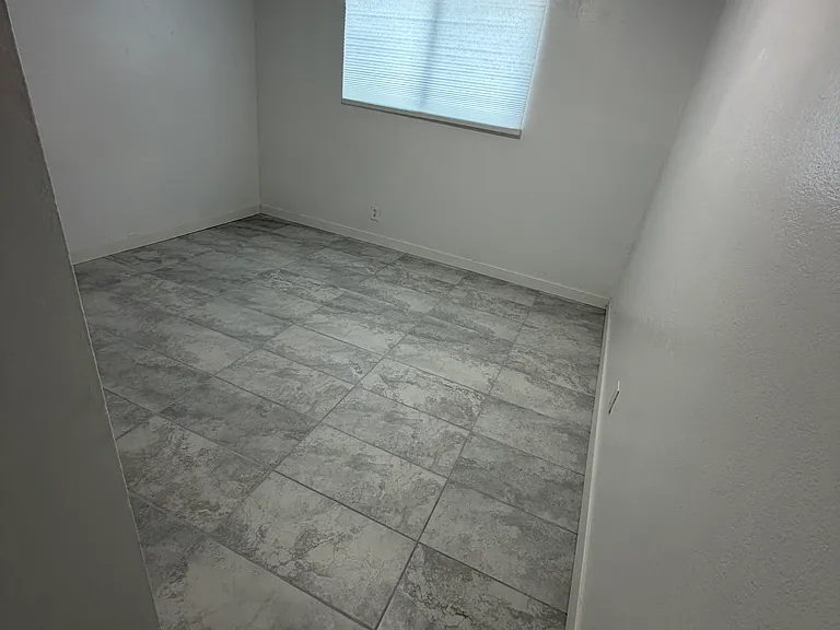 1448 Valenza Ave — Photo 4