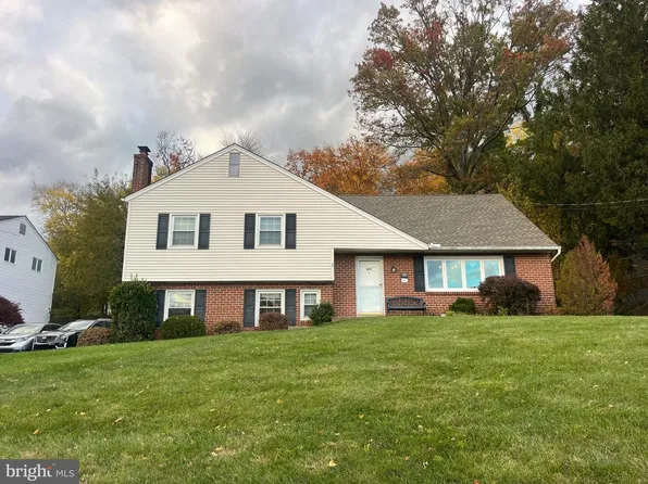617 Meadowlark Rd, Audubon, PA 19403