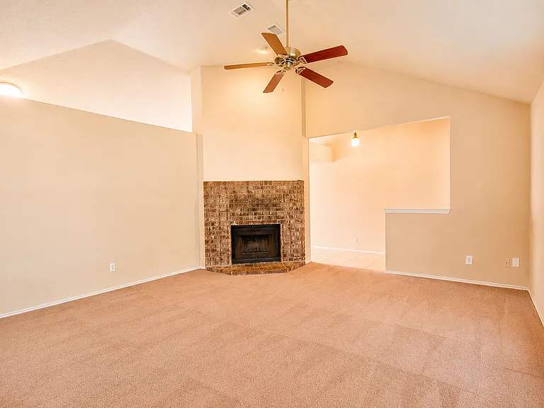 1410 Flameleaf Dr — Photo 7