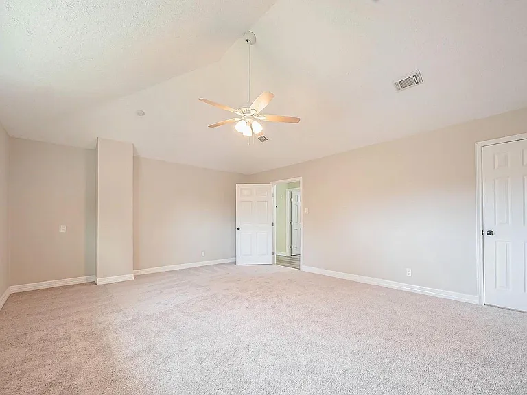 1011 Klamath Ln — Photo 10