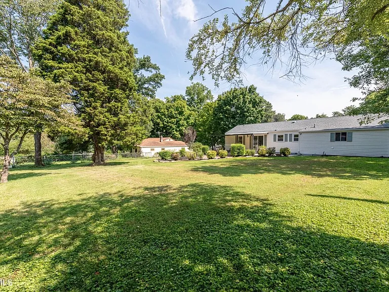 5909 Adelia Dr — Photo 28