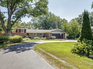 617 S Glendale Ln, Mount Prospect, IL
