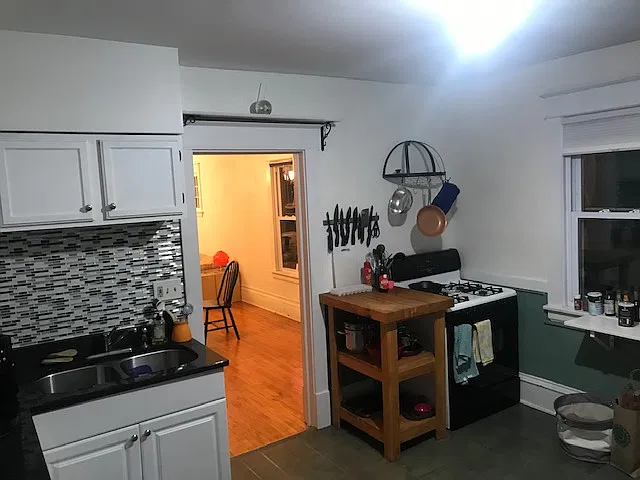 3 bed, 1000 sqft, $1,860 — Photo 3
