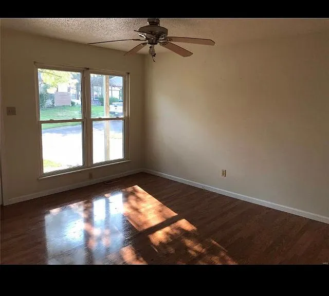 3982 Hawthorn Dr — Photo 8