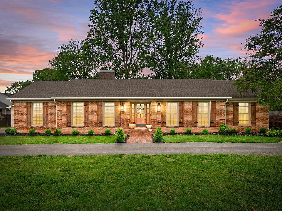 1st image of 303 Deepwood Dr