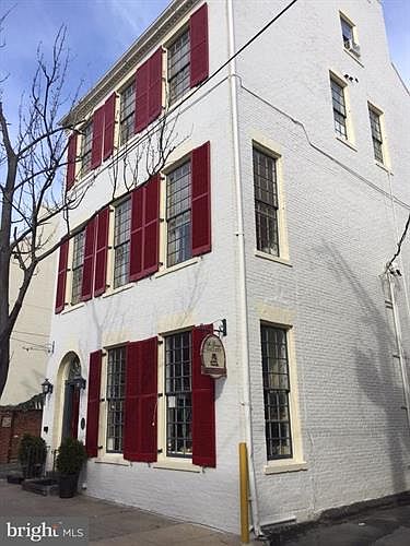 1st image of 105 N Alfred St