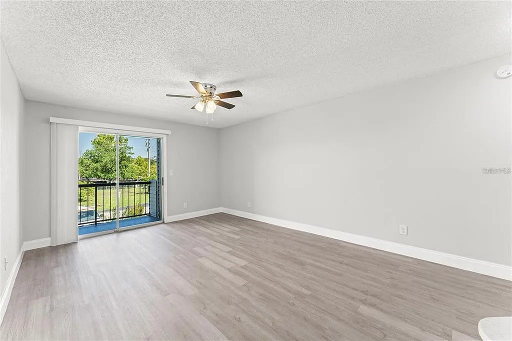 2 bed, 2.0 bath, 864 sqft, $1,650 — Photo 4