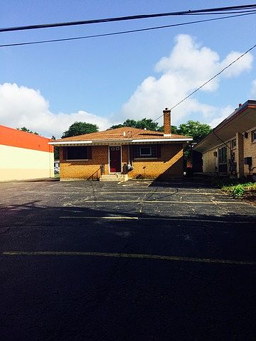 2nd image of 1502 E Roosevelt Rd