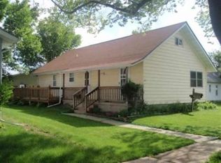 407 W Otoe St, Blue Hill, NE 68930