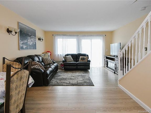 4th image of 13 Spice Hill Dr #13