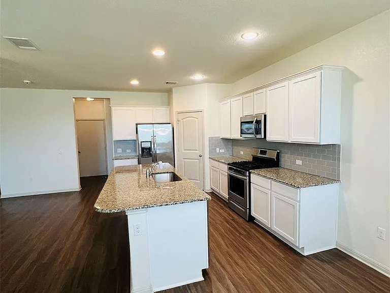 16901 Aventura Ave — Photo 18