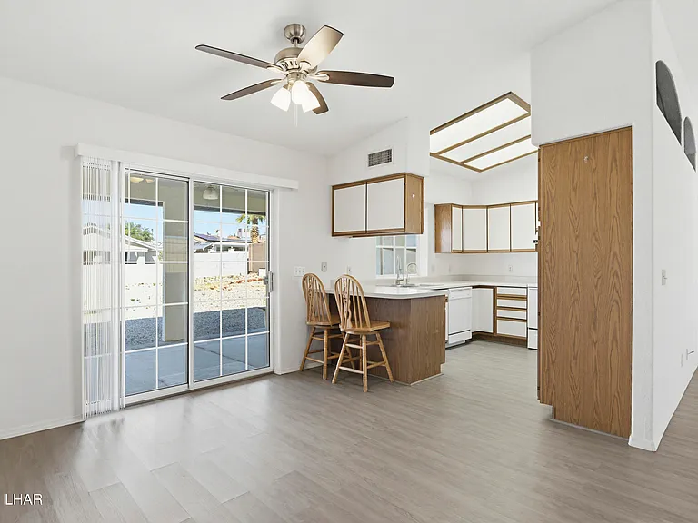 3099 Jamaica Blvd S — Photo 4