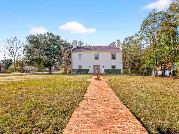 6730 Alewa Pl, Diamondhead, MS 39525